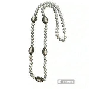 Silver and White Beaded Necklace with Rhythmic Design